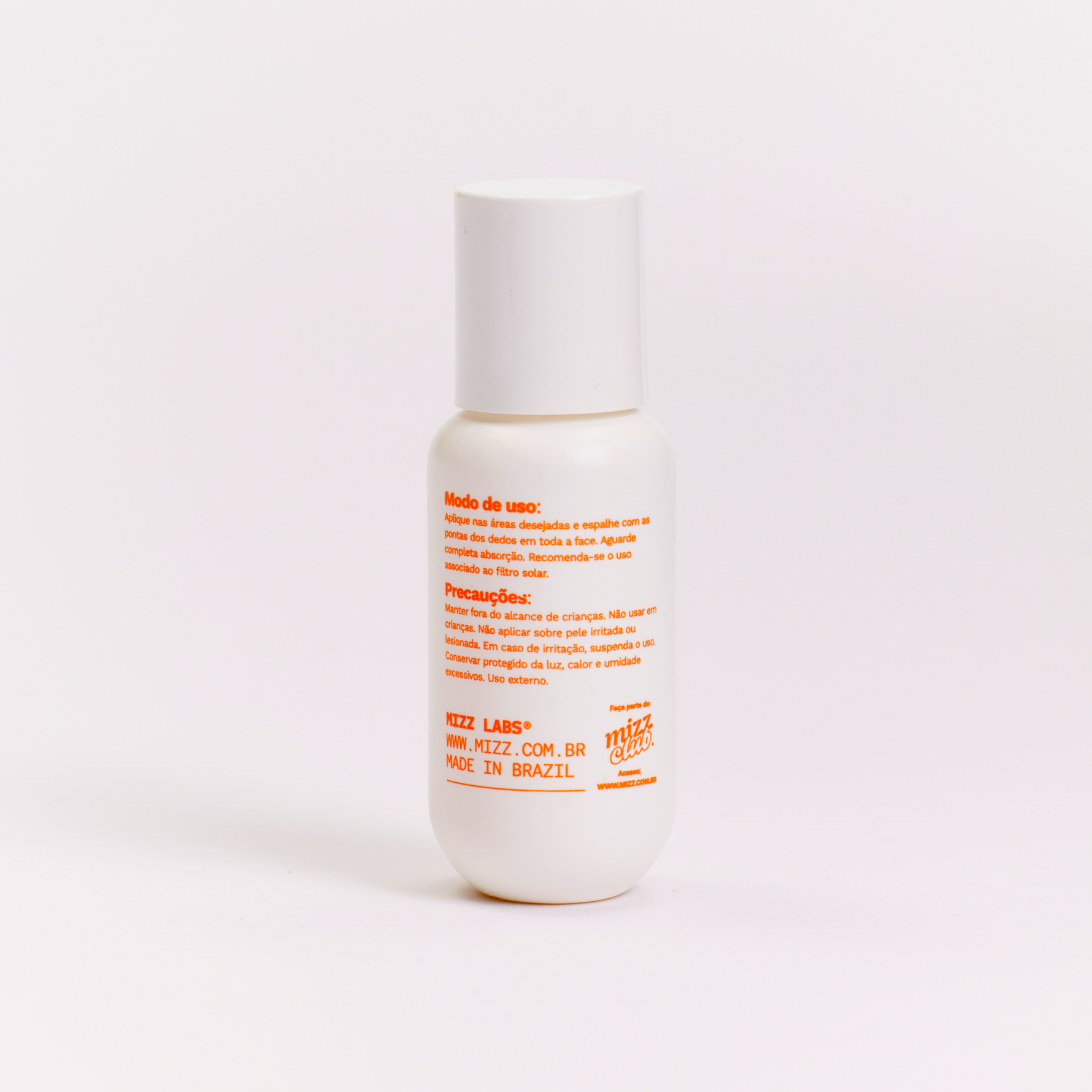Sérum Vitamina C 10% Mizz: frasco branco com rótulo traseiro de instruções